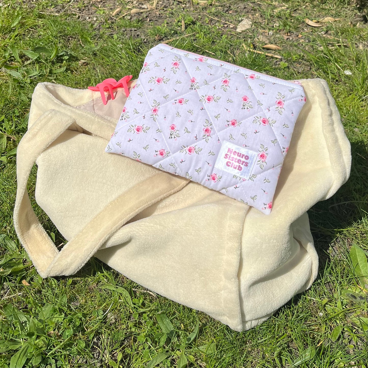 Garden flowers pouch
