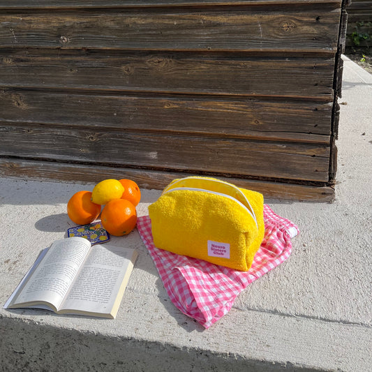 Trousse éponge jaune miel