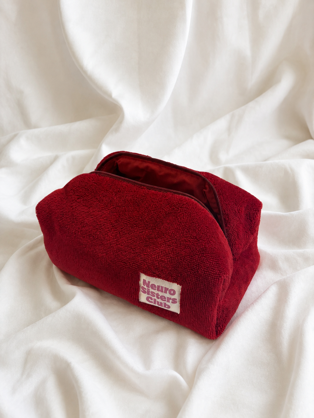 Trousse en éponge rouge
